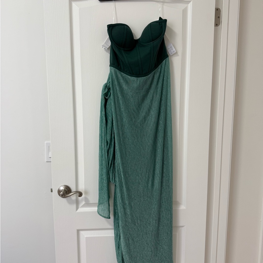 E Delphine ribbon-design corset maxi dress in Green
New with tags 
Size medium